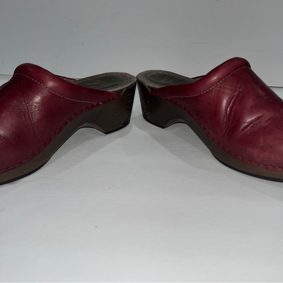 Dansko BERRY  Brown ( burgundy) Scroll pattern stitched Clogs ❤️ - Picture 12 of 14
